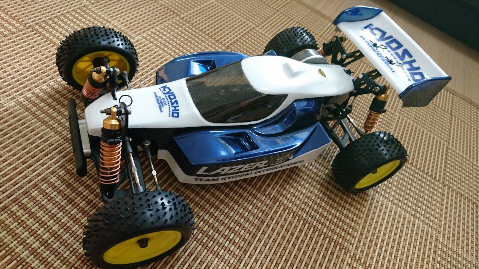 KYOSHO LAZER ZX BODY AND WING